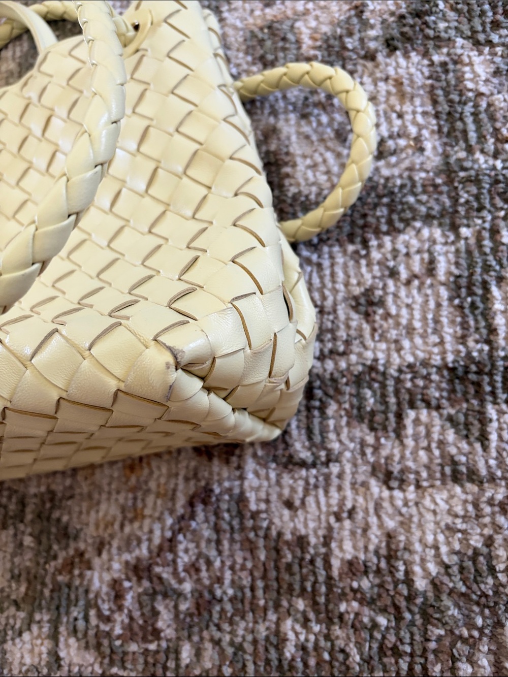 BV- Woven Leather Tote Bag in Pale Yellow - Designer Style - Picture 4 of 5